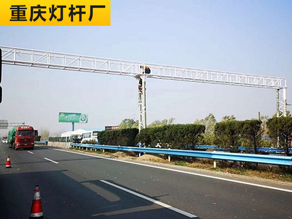 重庆ETC龙门架现场安装案列